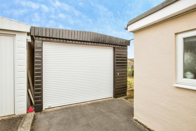 2 bed Semi-Detached Bungalow for sale Image 8