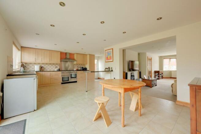Meadow Lane, Burgess Hill, RH15 photo 4