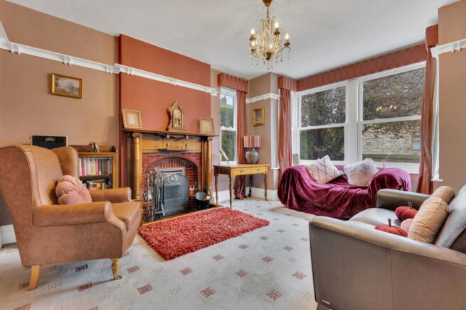 5 bed Detached for sale Image 6
