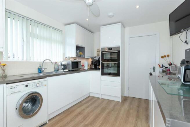 102 Meadow Road_8.JPG