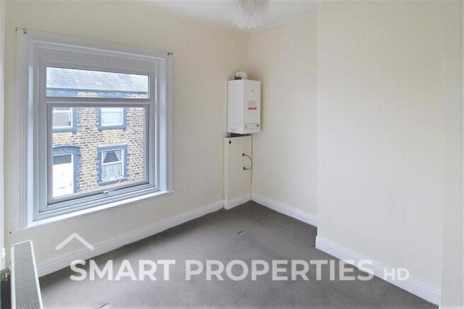 2 bed Terraced to rent Image 6