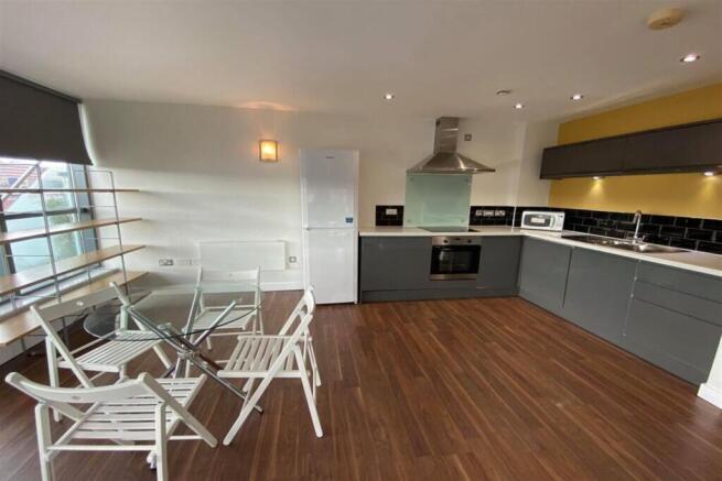2 bed Apartment to rent Image 7
