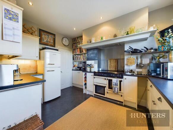 3 bed Apartment for sale Image 7