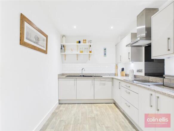 2 bed Ground Flat for sale Image 4