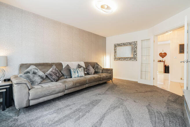 4 bed Detached for sale Image 11