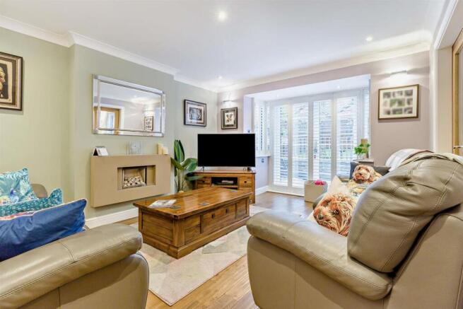 4 bed Detached for sale Image 5
