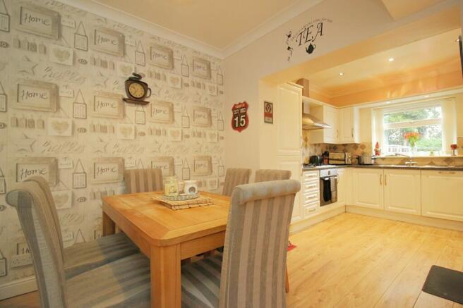 4 bed Semi-Detached for sale Image 7