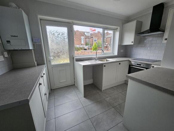 2 bed Terraced to rent Image 4