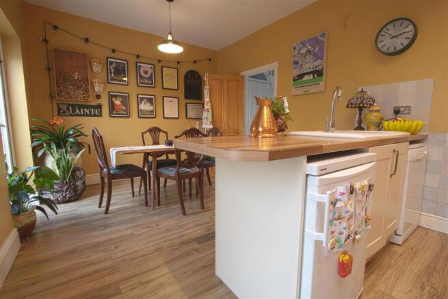 KITCHEN DINER