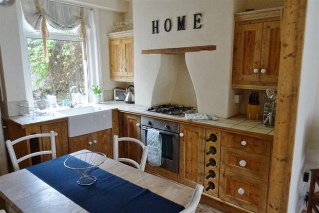 KITCHEN/ DINING AREA: