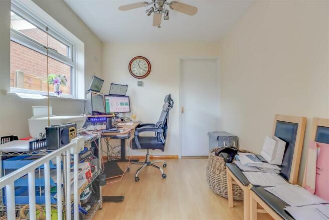 263 SOUTHEND ROAD INSIDE-11.jpg