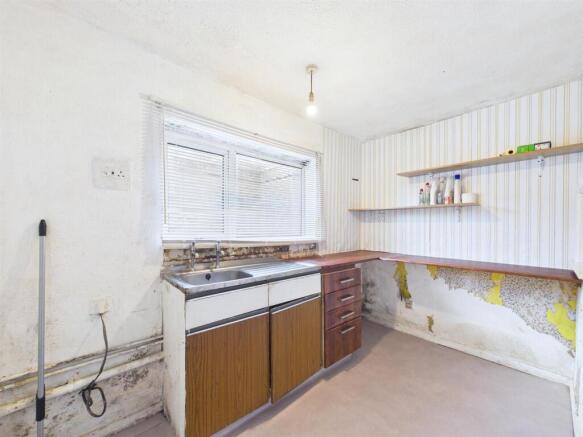 3 - two bed flat in Thornbury.jpg