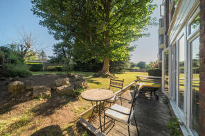 2, 40 The Hunters, Foxgrove Road, Beckenham BR3 5BL