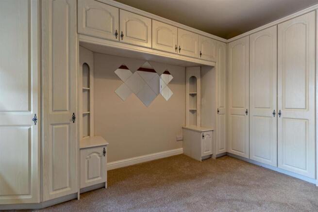 2 bed Apartment for sale Image 6