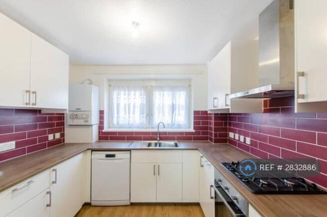 2 Bed Flat For Rent In Custom House E16
