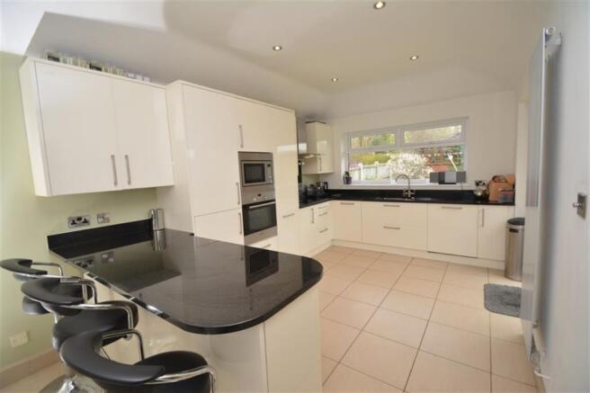KITCHEN/BREAKFAST ROOM