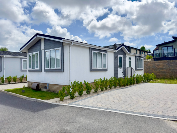 2-bed caravan on Wimborne Country Park, Candy’s Lane, Wimborne, BH21 3EF, £300,000