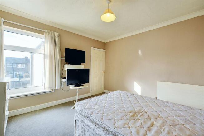 Bedroom 2_1.jpg