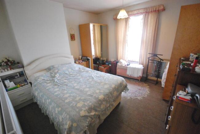 MASTER BEDROOM: