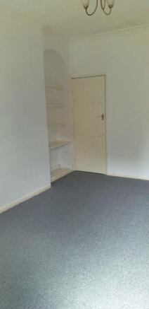 2 bed Terraced to rent Image 6