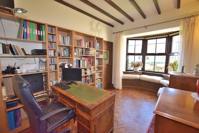 4 bed Semi-Detached for sale Image 6