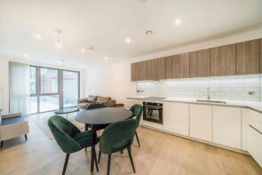 Flat 4, 340a, Clapham Road, London SW9 9FA