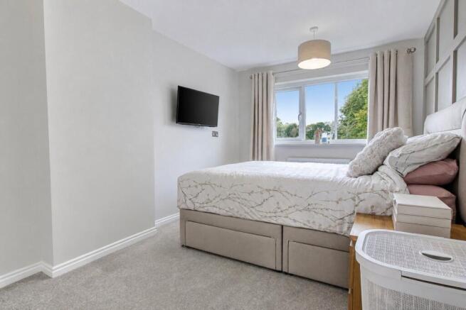 3 bed Semi-Detached for sale Image 8