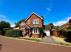 30, Vitre Gardens, Lymington SO41 3NA