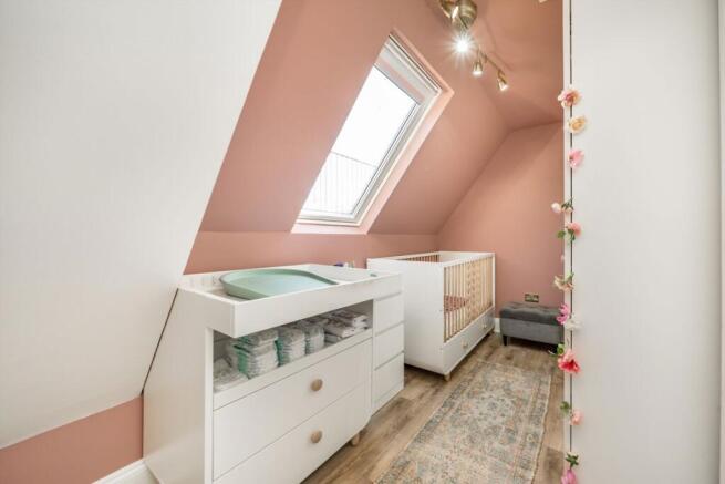 Crothall Close, Southgate photo 4