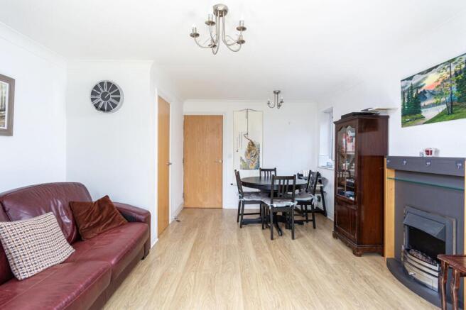 3 bed Semi-Detached for sale Image 4