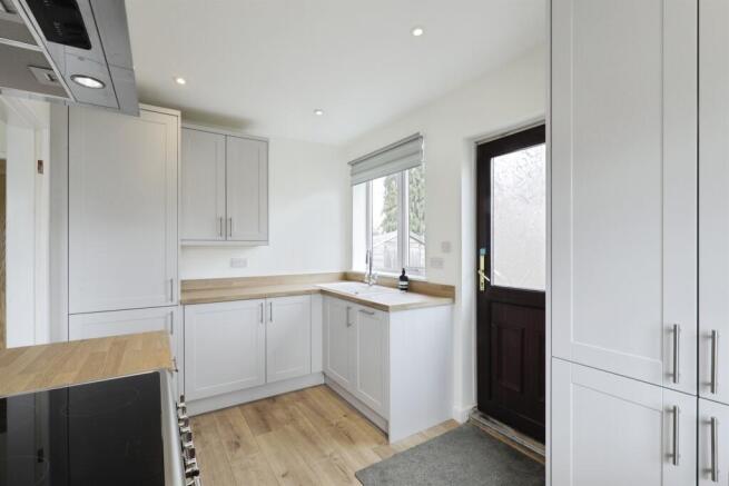 2 bed Semi-Detached Bungalow for sale Image 8