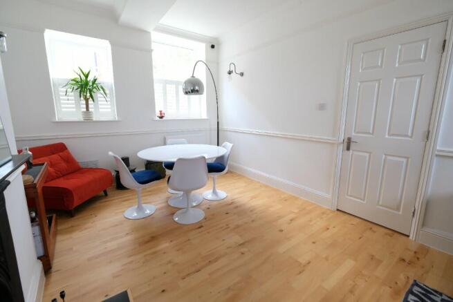 SITTING/DINING ROOM
