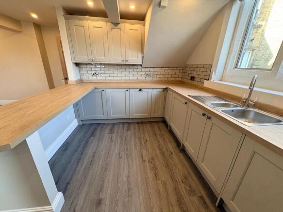 2 bed House to rent Image 4