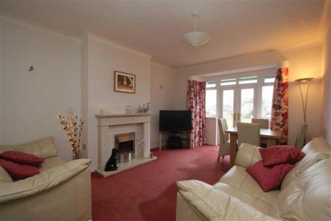SITTING/DINING ROOM