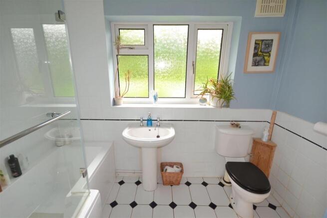Bathroom (1).jpg
