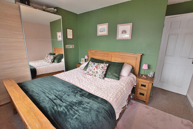 3 bed Terraced for sale Image 10
