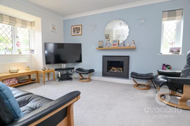 Theobalds Way, Frimley, Camberley, Surrey, GU16 9RF photo 4