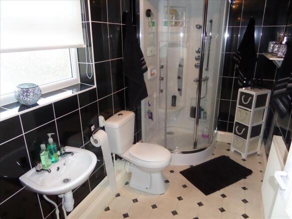 GROUND FLOOR SHOWER ROOM