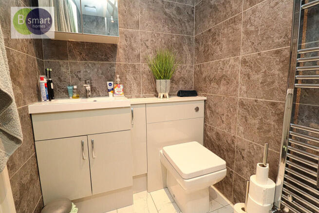 5 bed Town House for sale Image 10