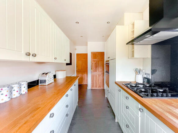 3 bed Semi-Detached for sale Image 6