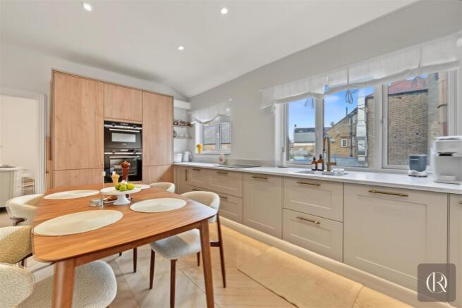 7 North Street, London SW4 0HN-With Watermark-10.j
