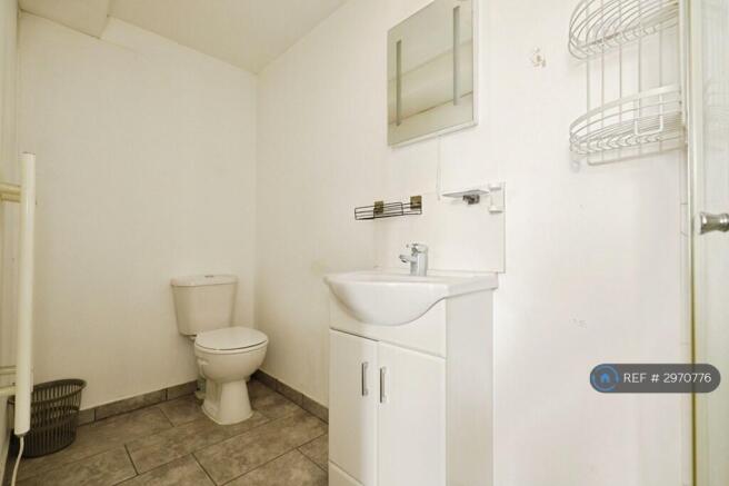 Studio to rent Image 6