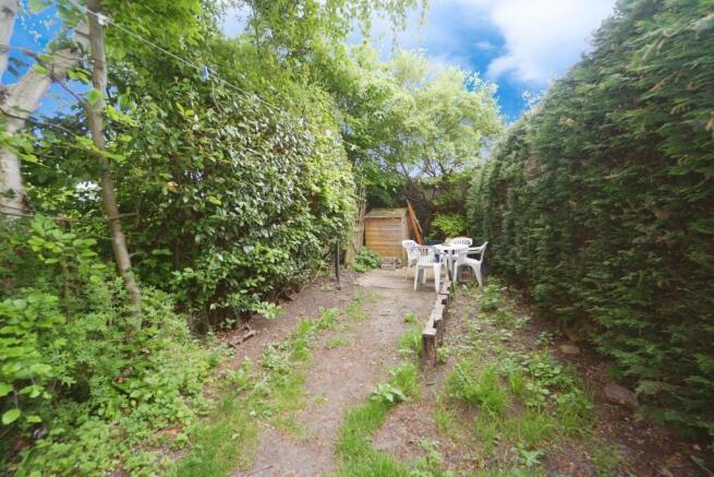 3 bed Terraced to rent Image 6