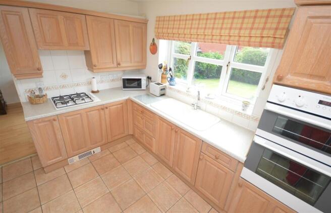 Kitchen2.jpg