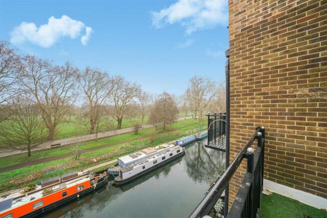 Views of The Canal & Victoria Park