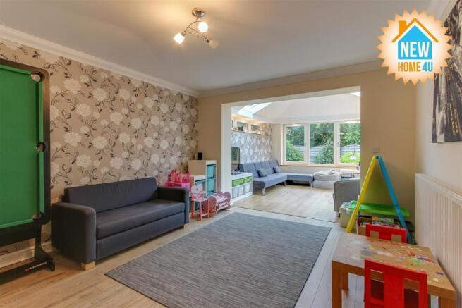 SITTING ROOM: