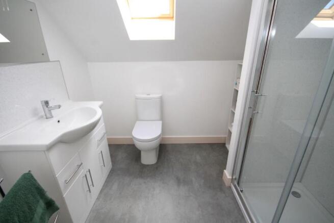 EN-SUITE SHOWER ROOM