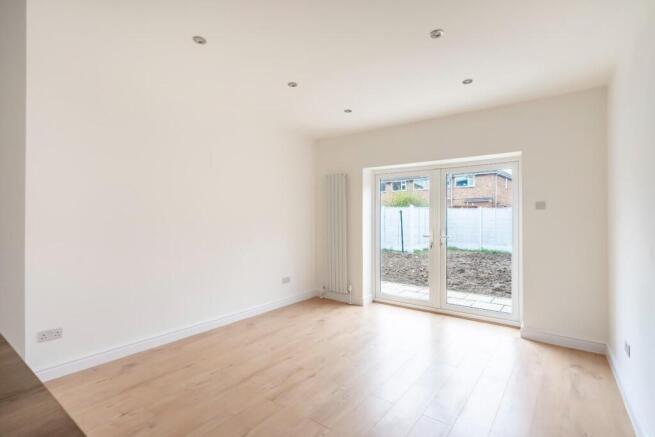 5 bed Semi-Detached for sale Image 11