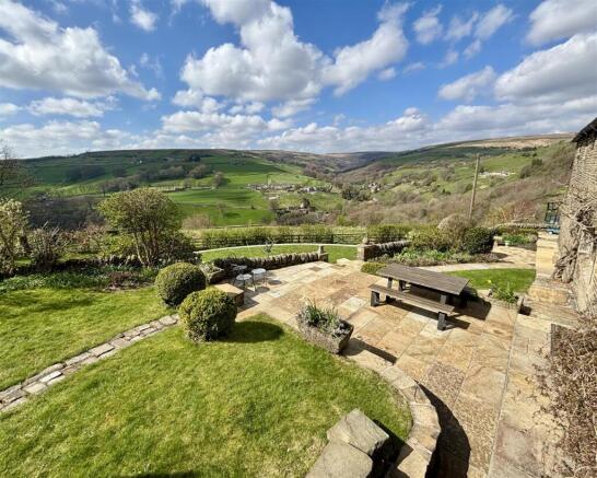 5 bed Detached for sale Image 4