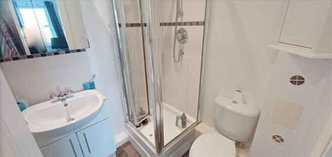 EN SUITE SHOWER ROOM